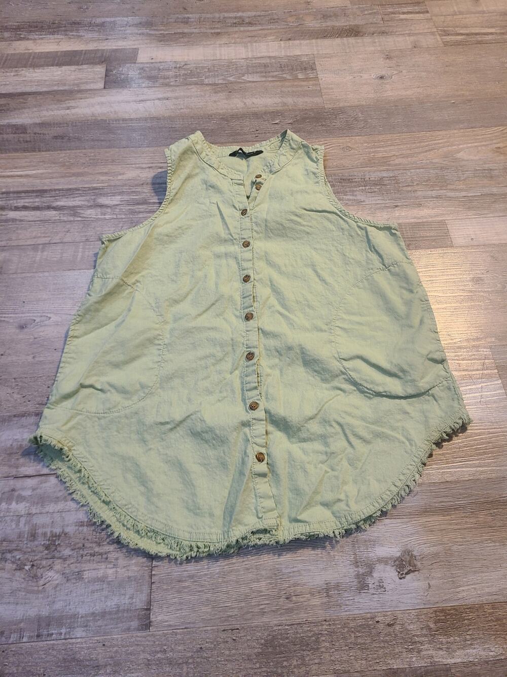 Velvet heart medium women's linen blend sleeveless button down top
